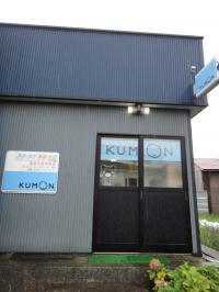 猪苗代小より、徒歩5分です。