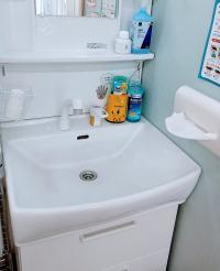 まずは手洗い、うがい、検温！<br />
様々な除菌用品を準備しています。