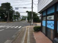 鏡石第一小学校の斜め向かいが教室です。