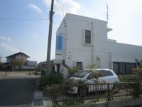 野田小学校体育館の前で駐車場も完備しています。