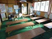 四倉小学校の隣にある明るい教室です