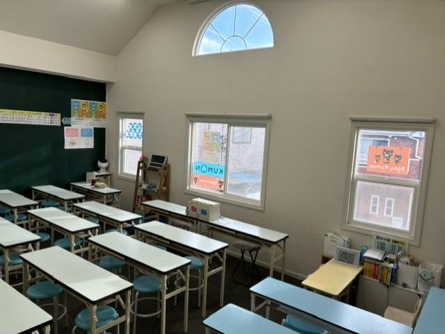 明るく清潔感のある教室です。安心して学習できるよう環境を整えております。
