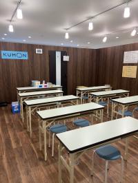 ２０２２年にオープンしたばかりの明るくて広い教室です