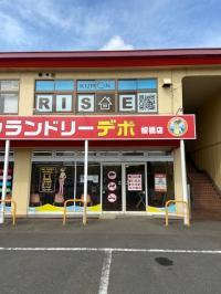 教室は2階です。ベビーカーを持ち込んでいただくことも可能です。