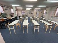 教室内の様子です。広々とした明るい教室です。