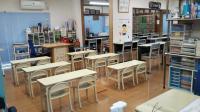 教室内は衛生的な環境、特に換気・加湿の管理を行っております。