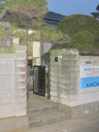 入口の青い看板が目印です。