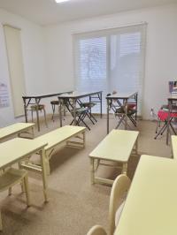 明るく清潔な教室です。