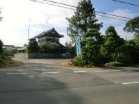 駐車場有り。県道石岡・石塚線沿い。