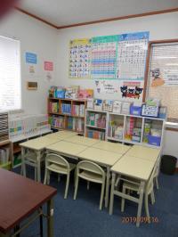 お子様が安心して座れるイスをご用意しています。月一回成長を共有、応援します!!