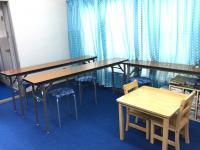 小さなお子様も安心して座れる机と椅子もご用意しています。