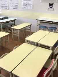 小さいお子さんも安心してお座りできるイスをご用意しています。