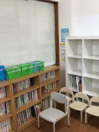 本もたくさん揃えています。読み聞かせは心の栄養になりますよ。