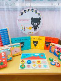 楽しくカラフルな絵本やパズルもあります
