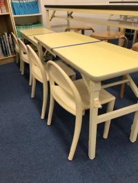 小さなお子さまが安心して座れるイスがございます。