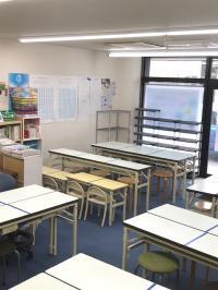 明るい教室環境を心がけています。