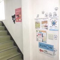 入口すぐの階段から2階にお上がりください。