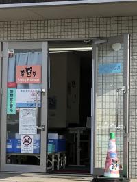 入り口ドアと全部の窓を開けて換気をしています。