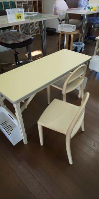 幼児さん専用の机とイスです。机デビューもしてみませんか?