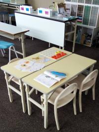 幼児さん専用席です。<br />
机デビューも応援します♪<br />