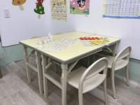 幼児さん用席です。大きくなったらつくえデビューもお手伝いします♪