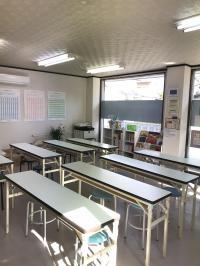 明るく清潔感のある教室です。室内にベビーカーを入れることもできます。