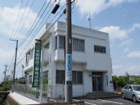 常陽開発工業さん２階です。向かいに市民無料駐車場があります。