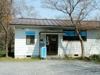 大宮高校通りに面しています。