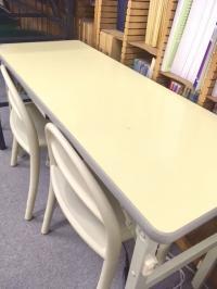 小さなお子さまも安心の、専用のお席をご用意しています。