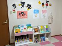ベビーくもんコーナーです。<br />
絵本や教育玩具もたくさん用意しています。