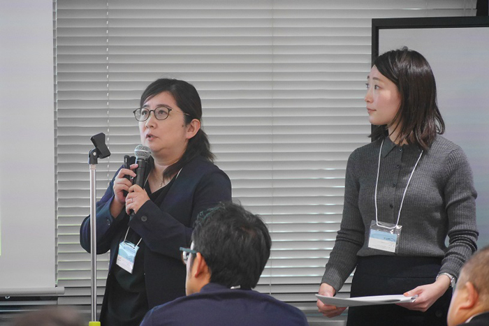 公文教育研究会ライセンス事業推進部ソーシャルビジネス開発チームの青山真知子（左）と山本栞（右）