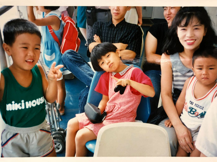 子どもの頃の矢田さん(写真中央)