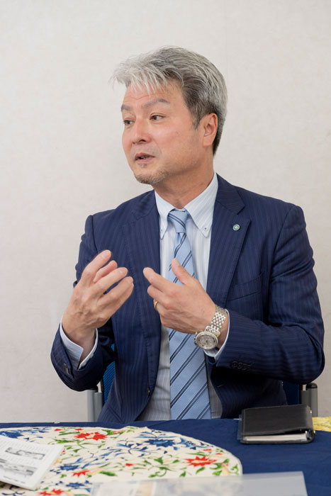 景山 忠男