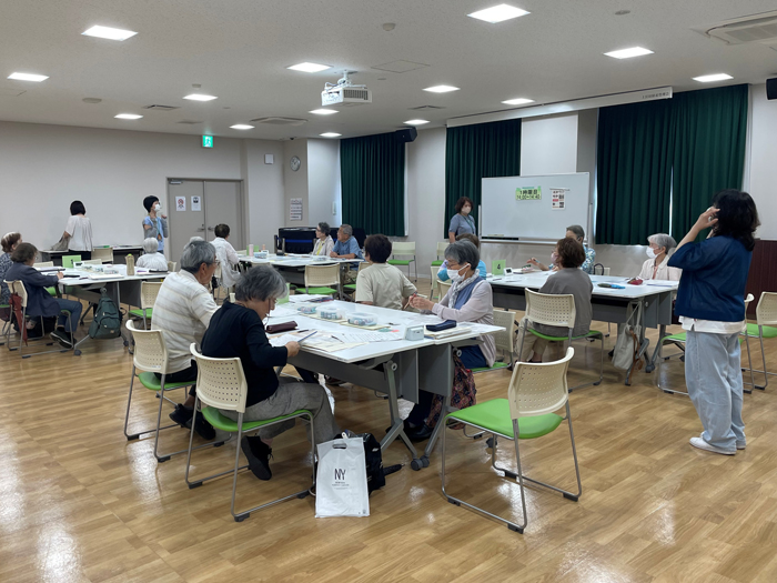 学習前には全員で口腔体操