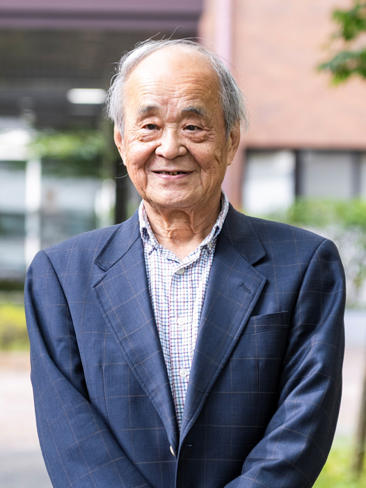 教材の話の続きが読みたくて図書館で本を借りることもあると話す平本さん