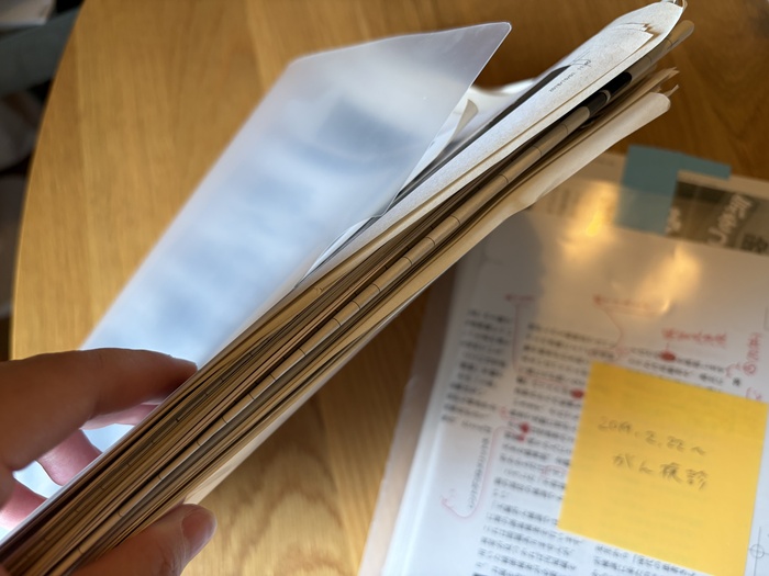 週刊誌時代の資料の一例。大量の資料を準備して取材に臨みます
